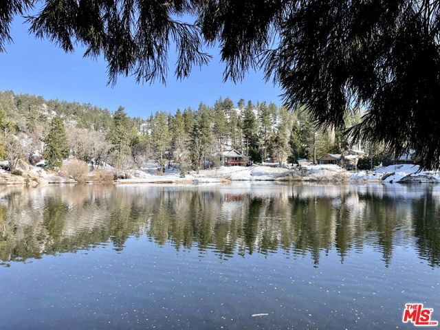 2337 Lookout Drive,  CA: https://media.crmls.org/mediaz/d6a73f7b-b02d-487e-b1ed-a1e2e484abbf.jpg