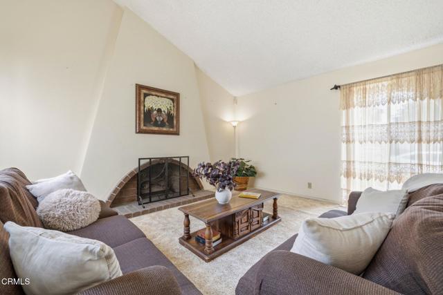 Detail Gallery Image 3 of 24 For 628 Holly Ave, Oxnard,  CA 93036 - 3 Beds | 2 Baths