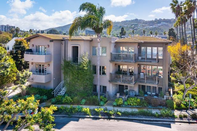 8171 El Paseo Grande, La Jolla CA: https://media.crmls.org/mediaz/d6a793f6-a43a-4f78-b47b-fb495859e3be.jpg