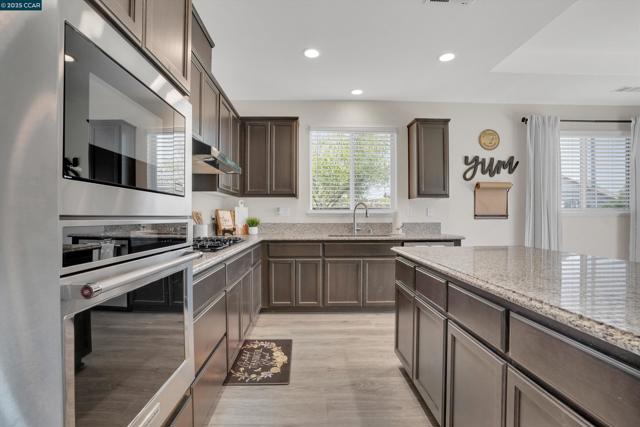 901 Goldfinch Cir, Vacaville CA: https://media.crmls.org/mediaz/d6a7d3cd-6a0b-447a-9ba9-b412f6f49860.jpg