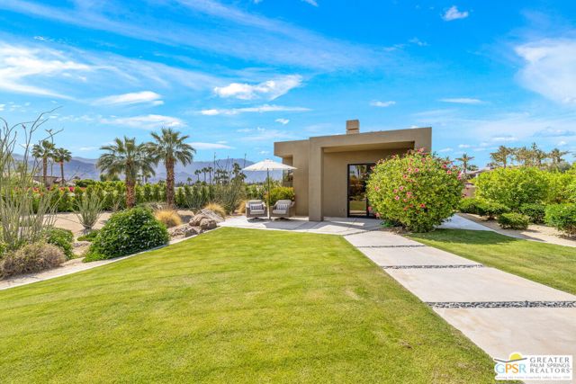 4 Paradise Cove Court, Rancho Mirage CA: https://media.crmls.org/mediaz/d6a7dbec-a2f6-4225-abf2-b71a9b9ee689.jpg