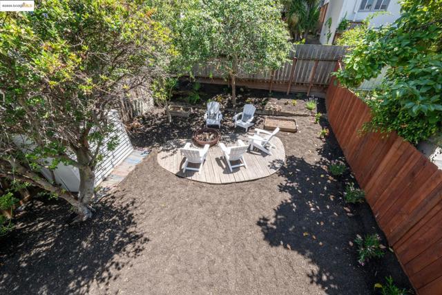 3116 Harrison St, Oakland CA: https://media.crmls.org/mediaz/d6a7efdf-a638-4ab7-acbc-28d00f321eb7.jpg