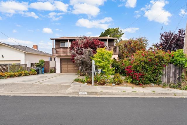 3705 Encline Way, Belmont CA: https://media.crmls.org/mediaz/d6a835ae-5a38-470a-a95c-749402fab635.jpg