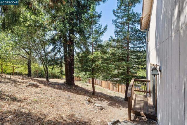 1149 Camino Vallecito, Lafayette CA: https://media.crmls.org/mediaz/d6a8e34c-c8a6-49b9-a0ee-5a9969586add.jpg