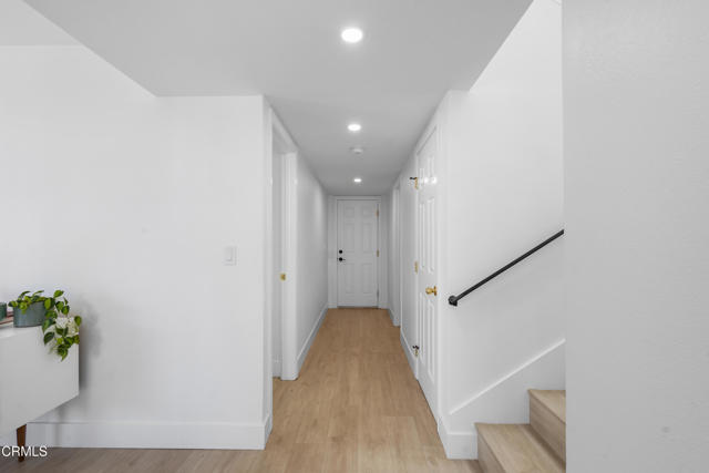 3960 W Hemlock Street, Oxnard CA: https://media.crmls.org/mediaz/d6a98c2e-b5b7-4077-89ae-8982778d107b.jpg