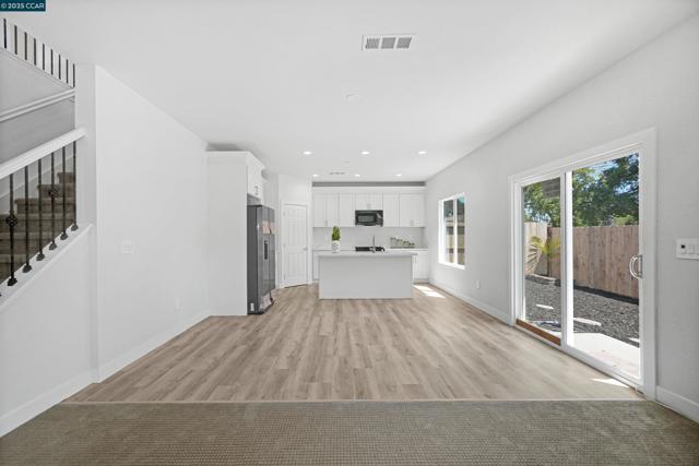 2722 Cowell Rd, Concord CA: https://media.crmls.org/mediaz/d6a9bd25-60bb-49d1-a111-7d97c964dacd.jpg