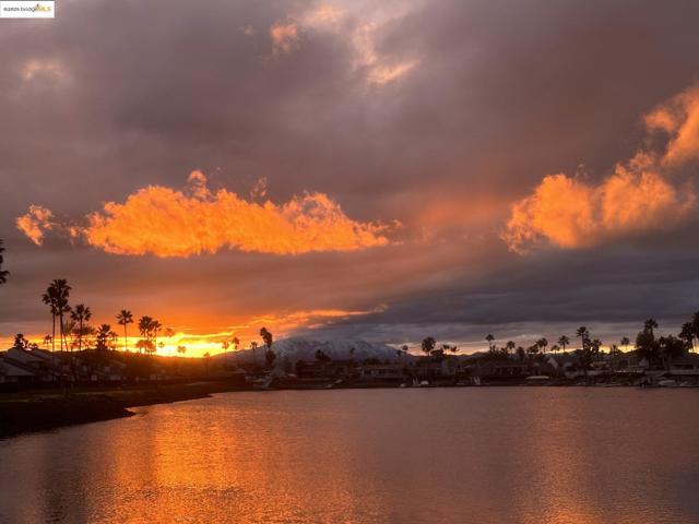 1550 Trawler St, Discovery Bay CA: https://media.crmls.org/mediaz/d6a9ec8c-3936-4ef1-8356-ab95fbdd3690.jpg