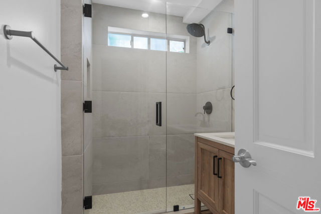 616 Sunset Avenue, Venice CA: https://media.crmls.org/mediaz/d6a9eca7-d99e-4b88-8f95-792734f9e2c9.jpg