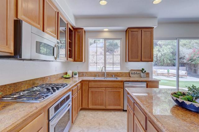 954 Prism Drive, San Marcos CA: https://media.crmls.org/mediaz/d6aa0ae7-3039-4bb5-bc4c-5f8cf16fb6db.jpg