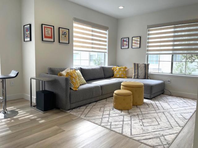 1 Passage Lane, Redwood City CA: https://media.crmls.org/mediaz/d6aaec15-daf4-460c-b428-010087a9126d.jpg