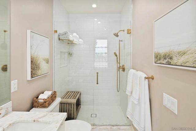 552 G Avenue, Coronado CA: https://media.crmls.org/mediaz/d6ab1115-b24b-4f6d-87fa-868c6c343fd4.jpg