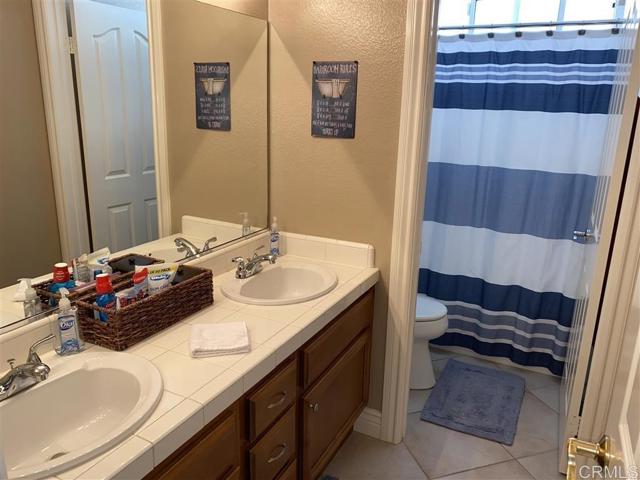 3364 Avenida Nieve, Carlsbad CA: https://media.crmls.org/mediaz/d6ac27ee-1fae-4c0d-ad05-4e956b13d366.jpg