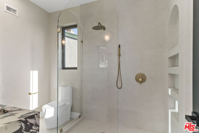 812 W Avenue 37, Los Angeles CA: https://media.crmls.org/mediaz/d6ac3544-e633-4277-9d73-5498df2c1f76.jpg