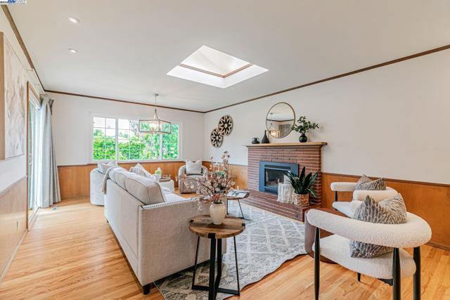 38426 Kimbro St, Fremont CA: https://media.crmls.org/mediaz/d6ac4e8c-6d99-4be0-8bc1-b1dcb53420e9.jpg