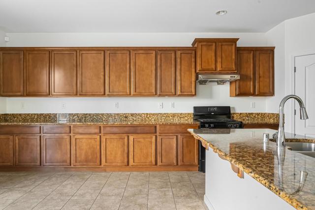 9748 Collie Way, Elk Grove CA: https://media.crmls.org/mediaz/d6ac84b3-8d4a-4c29-883a-f397c2093764.jpg