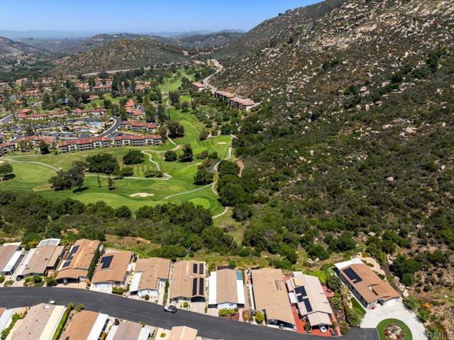 8975 Lawrence Welk Dr, Escondido CA: https://media.crmls.org/mediaz/d6ad0f57-9415-47e9-a45c-920b5535bdb8.jpg