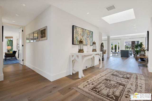 8 Surrey Court, Rancho Mirage CA: https://media.crmls.org/mediaz/d6ad5eed-f20e-43b7-99c6-9a90fae9f00d.jpg