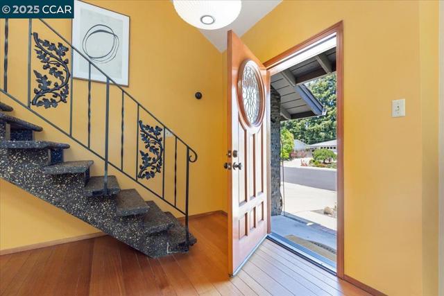 1759 Crescent Dr, Walnut Creek CA: https://media.crmls.org/mediaz/d6ad6866-b056-4357-913a-f709110f8afe.jpg