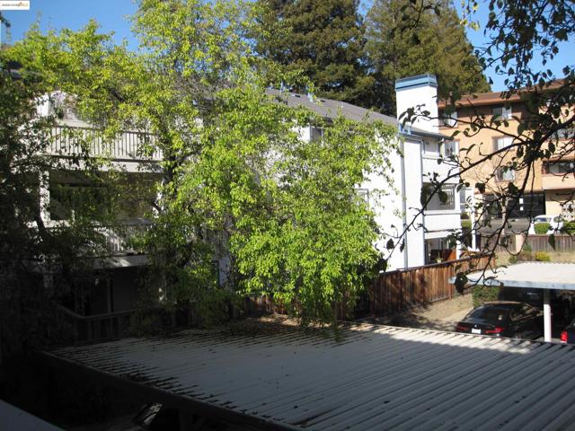 26811 Hayward Blvd, Hayward CA: https://media.crmls.org/mediaz/d6add856-3f92-462d-8613-732d0a4341e1.jpg