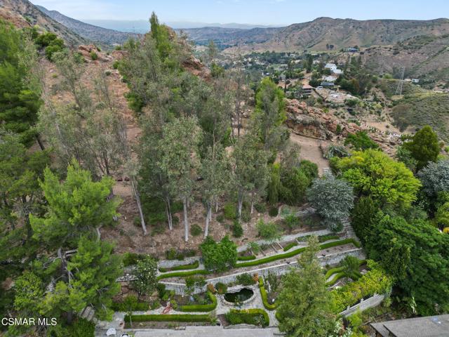 1561 Lookout Drive, Agoura Hills CA: https://media.crmls.org/mediaz/d6ae9c3a-9588-4035-9811-ce4e1cac47ef.jpg