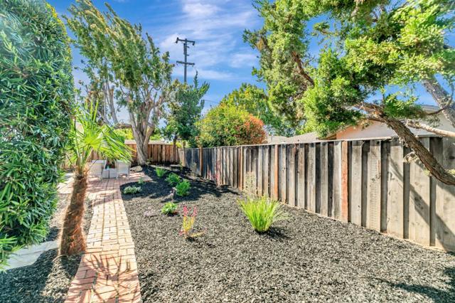 657 Coleraine Court, Sunnyvale CA: https://media.crmls.org/mediaz/d6aeaeed-a485-4ff7-aa5f-ae87713fca23.jpg
