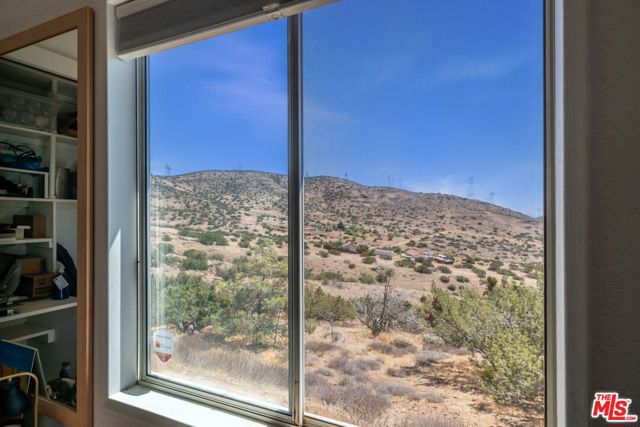 1794 Rebel Road, Acton CA: https://media.crmls.org/mediaz/d6aef509-e963-4bae-89a0-4d98e819b34e.jpg