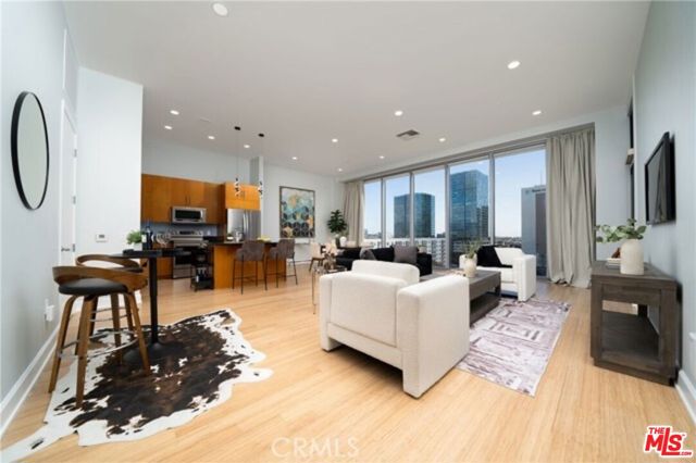 3223 W 6th Street, Los Angeles CA: https://media.crmls.org/mediaz/d6af578e-1bf3-4e6b-a1e6-e2510fcb425b.jpg