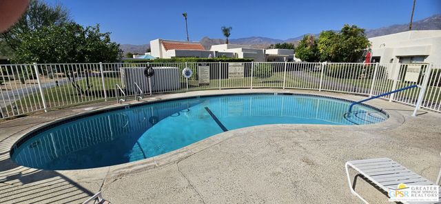 5920 Paradise Plaza, Palm Springs CA: https://media.crmls.org/mediaz/d6af84f7-3ab9-4080-80dd-054b9b0d7ef2.jpg