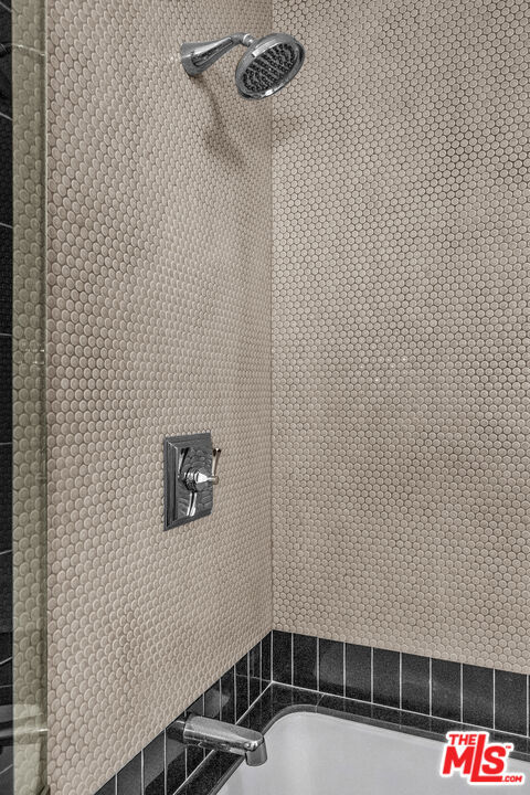 https://media.crmls.org/mediaz/d6af8d77-ac0f-4e6f-a725-f7cd62036734.jpg?preset=X-Large