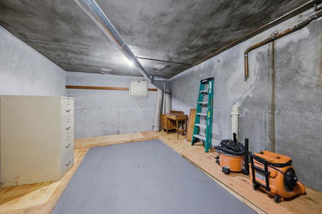 3900 Balboa Street, San Francisco CA: https://media.crmls.org/mediaz/d6afbd5f-dcd8-441f-a72d-65fbca2e0f35.jpg