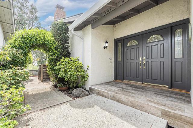 553 Saint George Rd, Danville CA: https://media.crmls.org/mediaz/d6afc69f-93e1-4945-9ae1-061aa8c31464.jpg