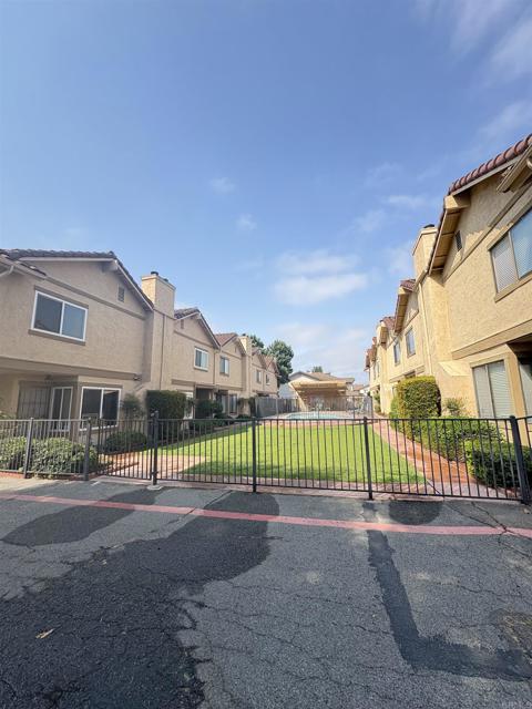 Detail Gallery Image 24 of 24 For 931 Martin Dr #3,  Escondido,  CA 92026 - 2 Beds | 2 Baths