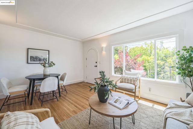 1515 Derby St, Berkeley CA: https://media.crmls.org/mediaz/d6b08cf5-02b3-4b7e-b106-216e13b50f4c.jpg