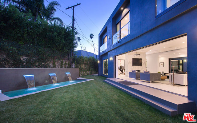 12720 Montana Avenue, Los Angeles CA: https://media.crmls.org/mediaz/d6b151fa-abb0-4ae2-aa04-d92c0b412427.jpg
