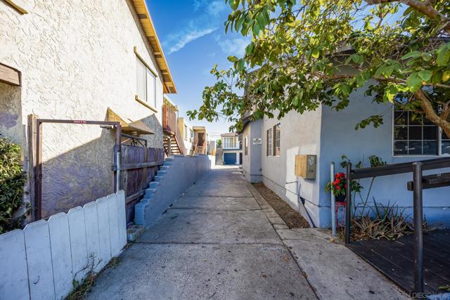 Image 17 of 32 For 3833 42nd St