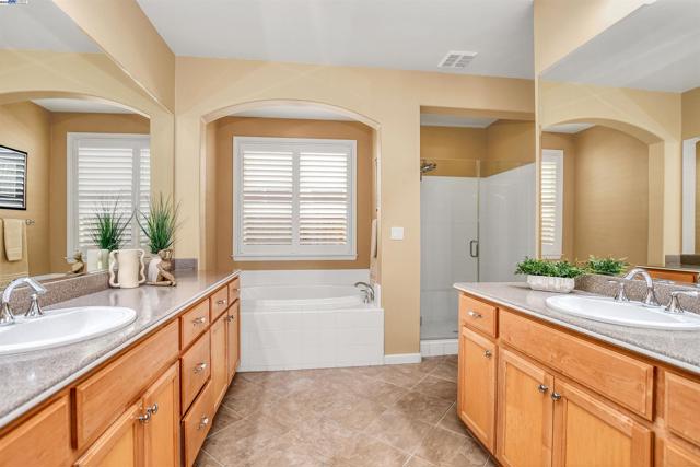 5618 Arcadia Cir, Discovery Bay CA: https://media.crmls.org/mediaz/d6b19846-e599-463b-8137-8091fa759f58.jpg