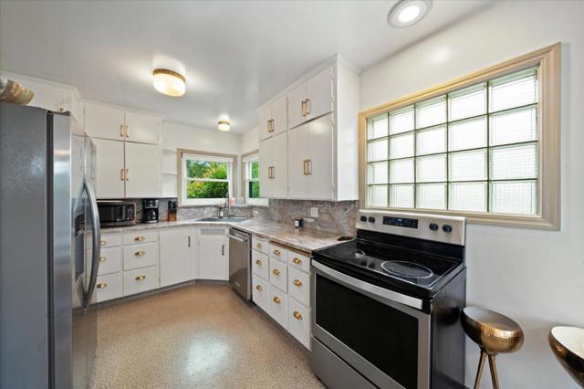 1901 Chestnut Street, Redding CA: https://media.crmls.org/mediaz/d6b21f84-8478-4085-ba44-1601d9625441.jpg