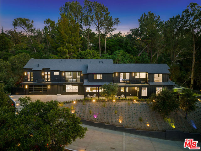 3140 Coldwater Canyon, Studio City CA: https://media.crmls.org/mediaz/d6b30050-0fca-4155-84aa-f94c80baedd6.jpg