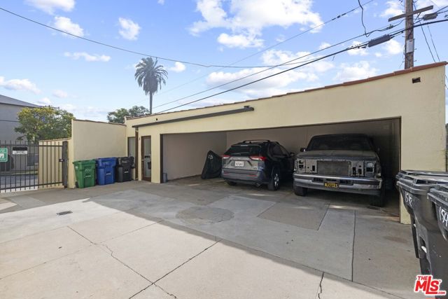 1542 East Broadway photo 8