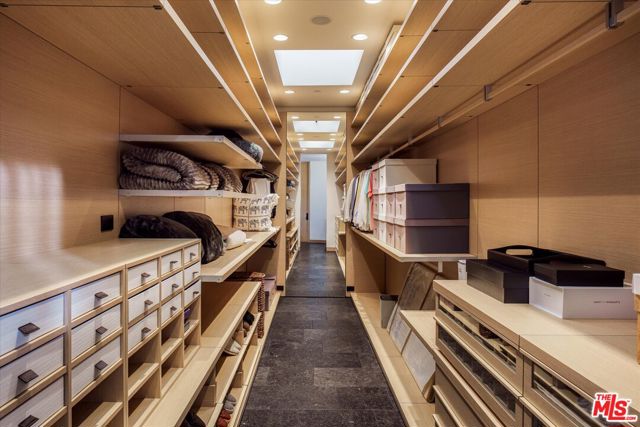 Drew Fenton | 3350 Stoneridge Lane Los Angeles CA | MLS: 7244168 Drew Fenton | 3350 Stoneridge Lane Los Angeles CA | MLS: 7244168