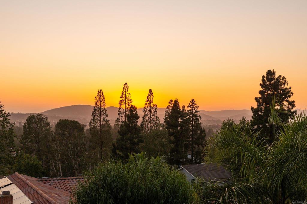 https://media.crmls.org/mediaz/d6b38fc5-e30b-486a-9e8c-b2c8c9b1afc0.jpg?preset=X-Large