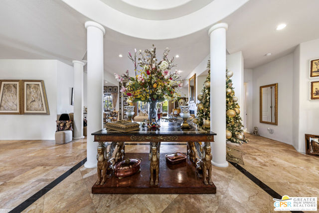 18 Calais Circle, Rancho Mirage CA: https://media.crmls.org/mediaz/d6b3f380-78dd-4c75-a3df-5d1f819efce3.jpg