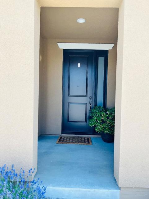 2051 White Oak Drive, Hollister CA: https://media.crmls.org/mediaz/d6b4695c-ed22-4dd7-bee0-0e4a7d55e4a3.jpg
