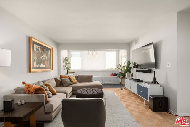 7949 Selma Avenue, Los Angeles CA: https://media.crmls.org/mediaz/d6b4b803-1eff-4acf-9b68-bc26ce536091.jpg