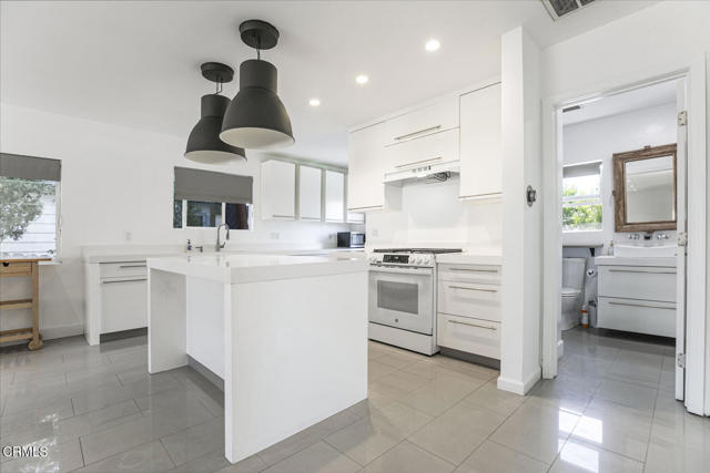 Detail Gallery Image 6 of 30 For 10609 Fernglen Ave, Tujunga,  CA 91042 - 2 Beds | 1 Baths