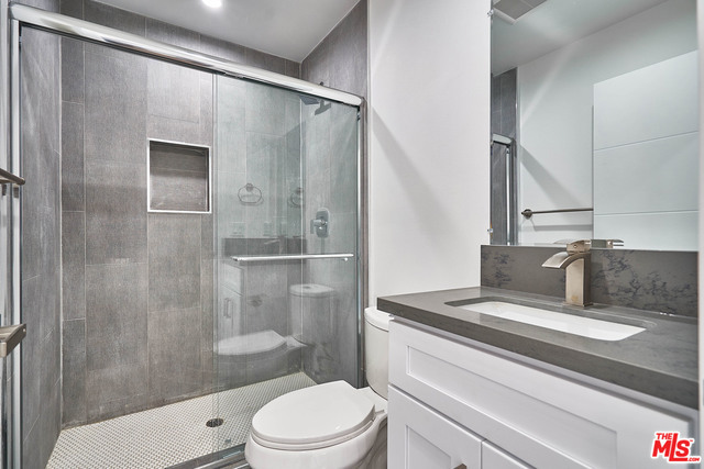 1129 S Harvard Boulevard, Los Angeles CA: https://media.crmls.org/mediaz/d6b50bee-3509-4e43-88f0-1a66c18eabd7.jpg