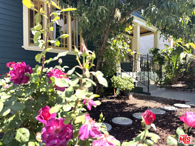 334 Belmont Avenue, Los Angeles CA: https://media.crmls.org/mediaz/d6b51e0e-ee3f-488d-b3db-8fdfdd1028a7.jpg