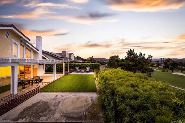 1219 Countrywood Lane, Vista CA: https://media.crmls.org/mediaz/d6b54a06-0ec4-43d7-ac17-1e9d65bb4220.jpg