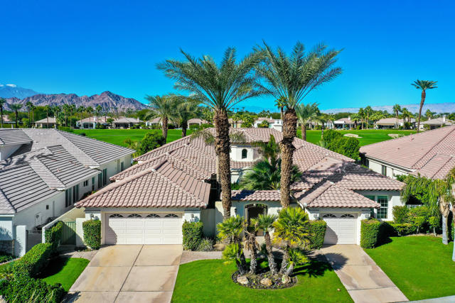 51075 Marbella Court, La Quinta CA: https://media.crmls.org/mediaz/d6b54f8c-db61-4fe4-9b4d-7705f983a7aa.jpg