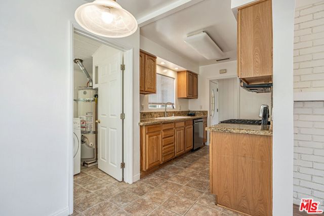 22125 Costanso Street, Woodland Hills CA: https://media.crmls.org/mediaz/d6b59764-bffa-4229-a889-5689aaeb0755.jpg